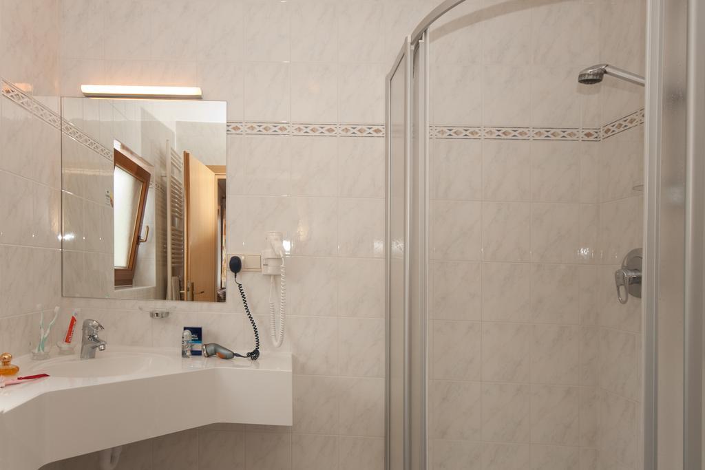 Hotel Viktoria Castelrotto Luaran gambar